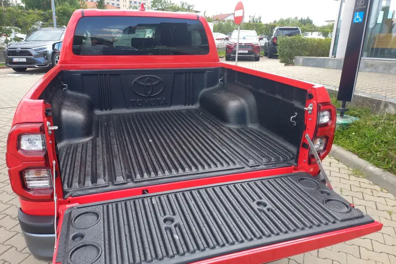 Toyota Hilux din 2024 cu 11.200 km - oferta TOY180001 - foto 8