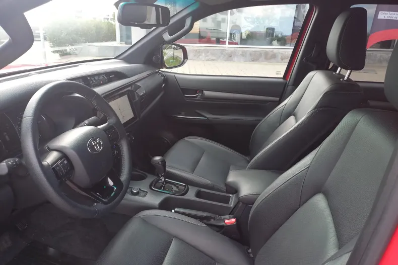 Toyota Hilux din 2024 cu 11.200 km - oferta TOY180001 - foto 14