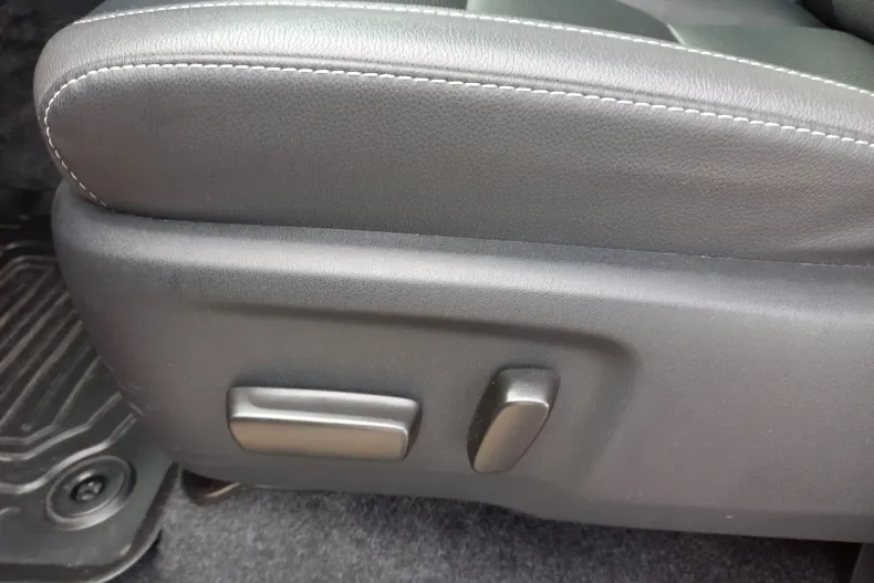 Toyota Hilux din 2024 cu 11.200 km - oferta TOY180001 - foto 16