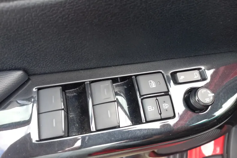 Toyota Hilux din 2024 cu 11.200 km - oferta TOY180001 - foto 17