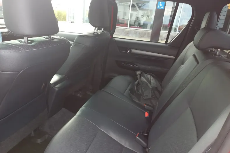 Toyota Hilux din 2024 cu 11.200 km - oferta TOY180001 - foto 19