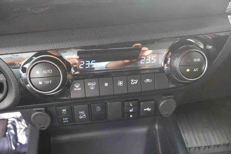 Toyota Hilux din 2024 cu 11.200 km - oferta TOY180001 - foto 29