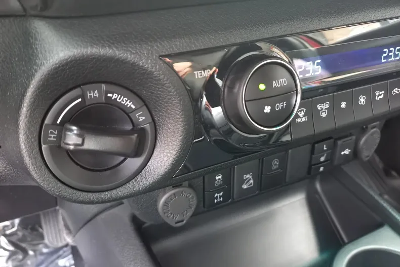 Toyota Hilux din 2024 cu 11.200 km - oferta TOY180001 - foto 30