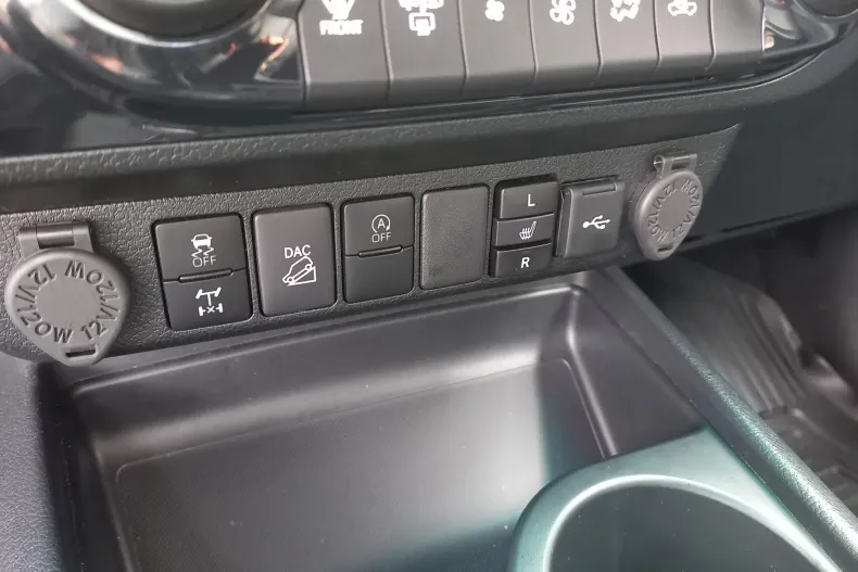 Toyota Hilux din 2024 cu 11.200 km - oferta TOY180001 - foto 31