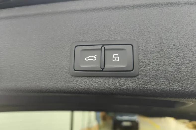 Audi A4 din 2021 cu 175.000 km - oferta AUD180002 - foto 9