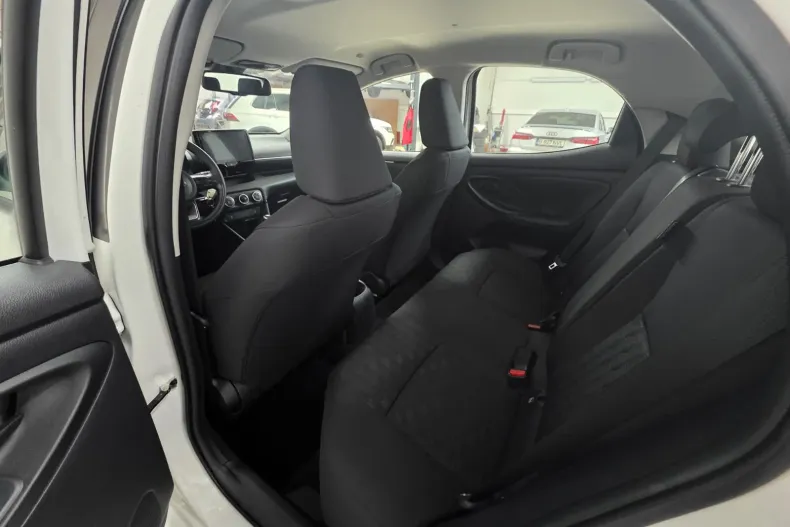 Toyota Yaris din 2024 cu 40 km - oferta TOY180031 - foto 17