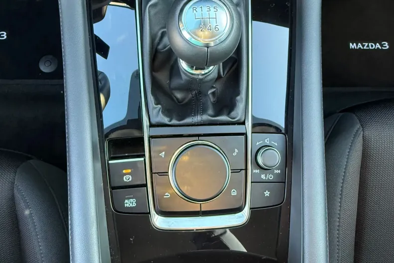 Mazda 3 din 2025 cu 1.881 km - oferta MAZ180036 - foto 17