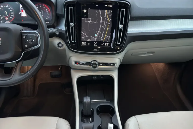 Volvo XC40 din 2021 cu 128.800 km - oferta VOL180052 - foto 17