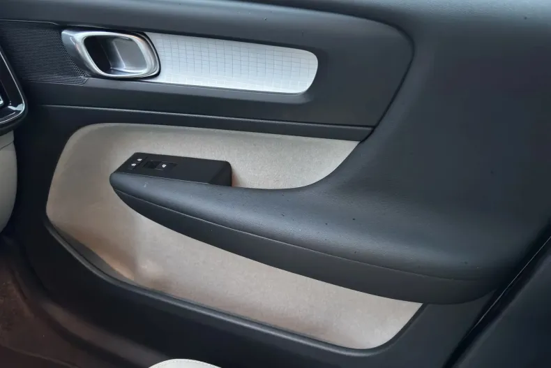 Volvo XC40 din 2021 cu 128.800 km - oferta VOL180052 - foto 18