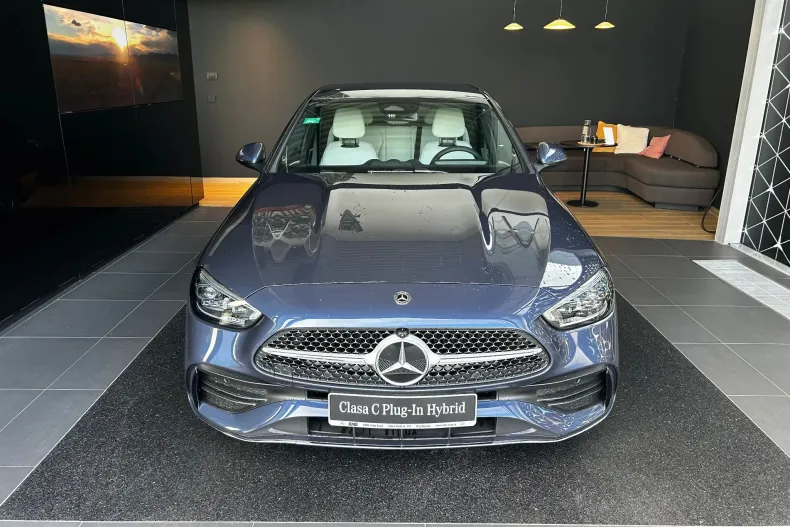 Mercedes-Benz C din 2024 cu 12.680 km - oferta MER180060 - foto 1