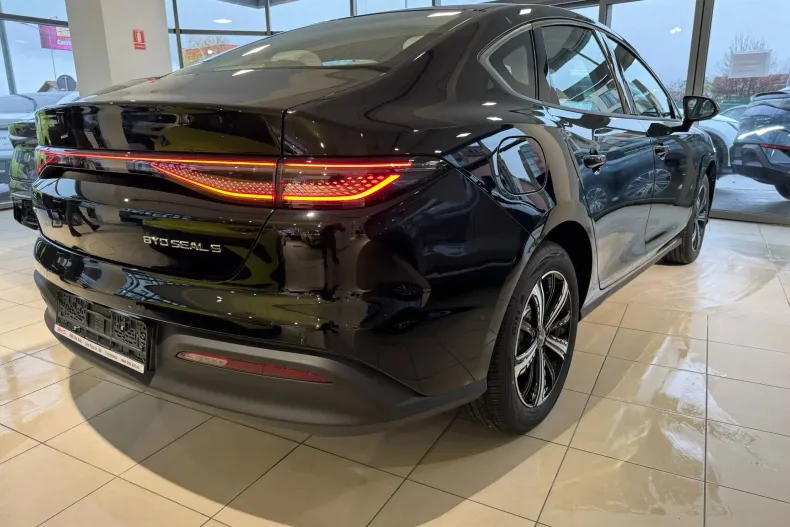 BYD SEAL din 2025 cu 5 km - oferta BYD180093 - foto 9