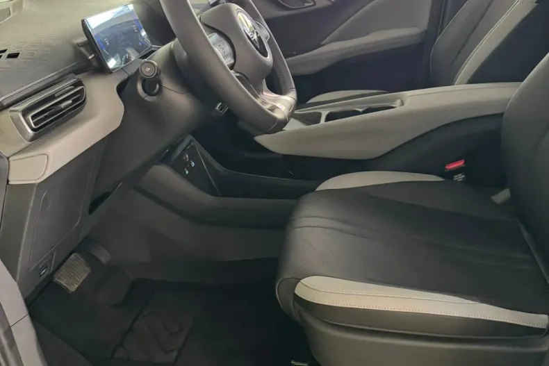 BYD DOLPHIN din 2025 cu 21 km - oferta BYD180095 - foto 12