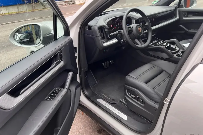 Porsche Cayenne Coupe din 2025 cu 7.200 km - oferta POR180104 - foto 8