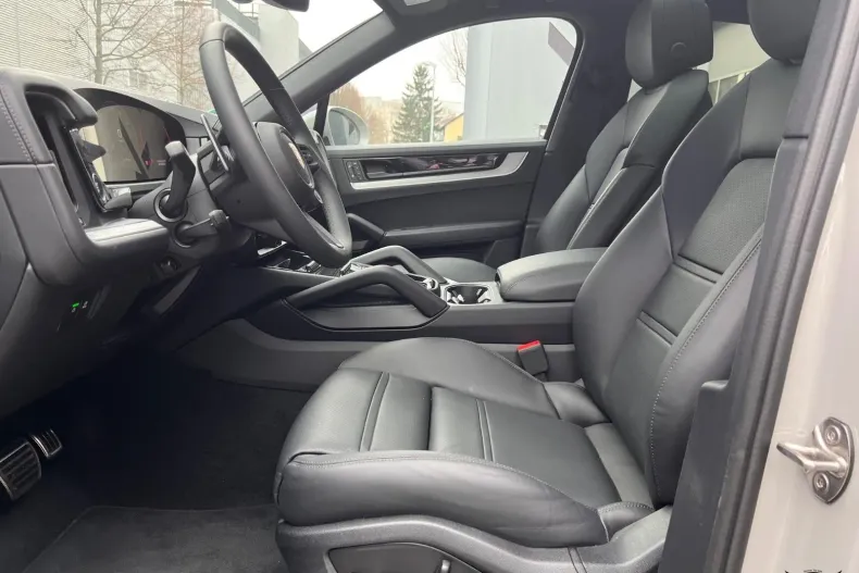 Porsche Cayenne Coupe din 2025 cu 7.200 km - oferta POR180104 - foto 11