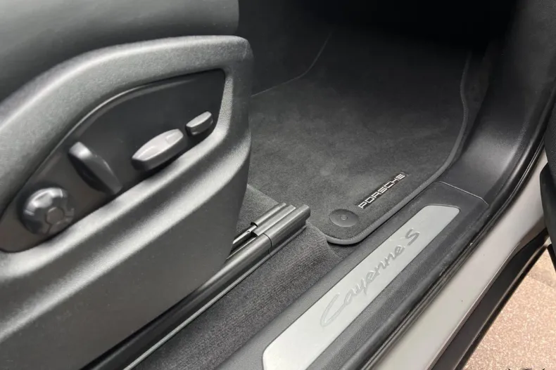 Porsche Cayenne Coupe din 2025 cu 7.200 km - oferta POR180104 - foto 22