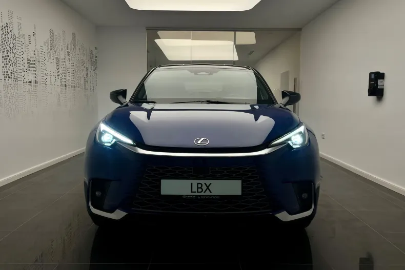 Lexus LBX din 2025 cu 6 km - oferta LEX180109 - foto 4