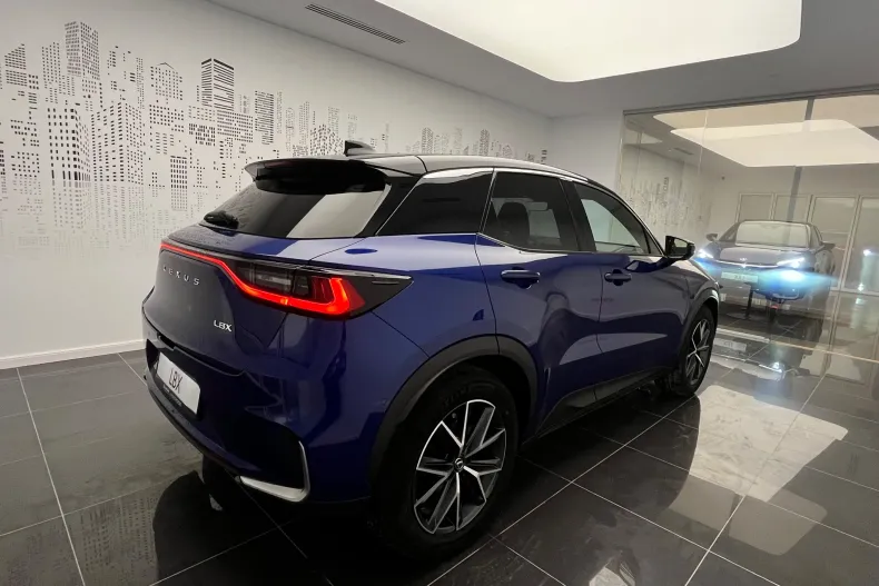 Lexus LBX din 2025 cu 6 km - oferta LEX180109 - foto 6
