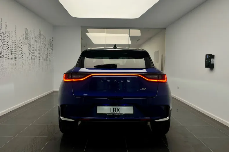 Lexus LBX din 2025 cu 6 km - oferta LEX180109 - foto 7