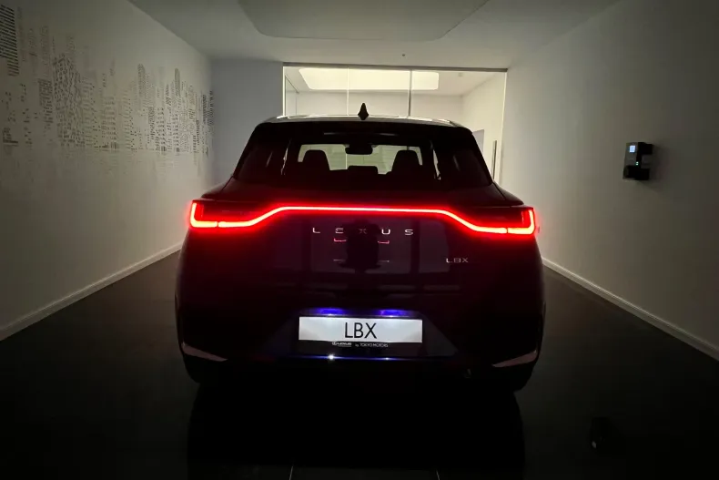 Lexus LBX din 2025 cu 6 km - oferta LEX180109 - foto 8