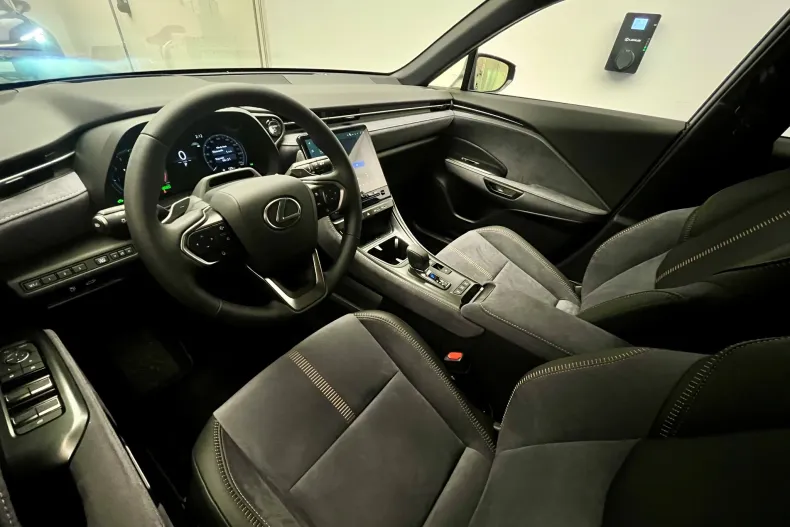 Lexus LBX din 2025 cu 6 km - oferta LEX180109 - foto 10