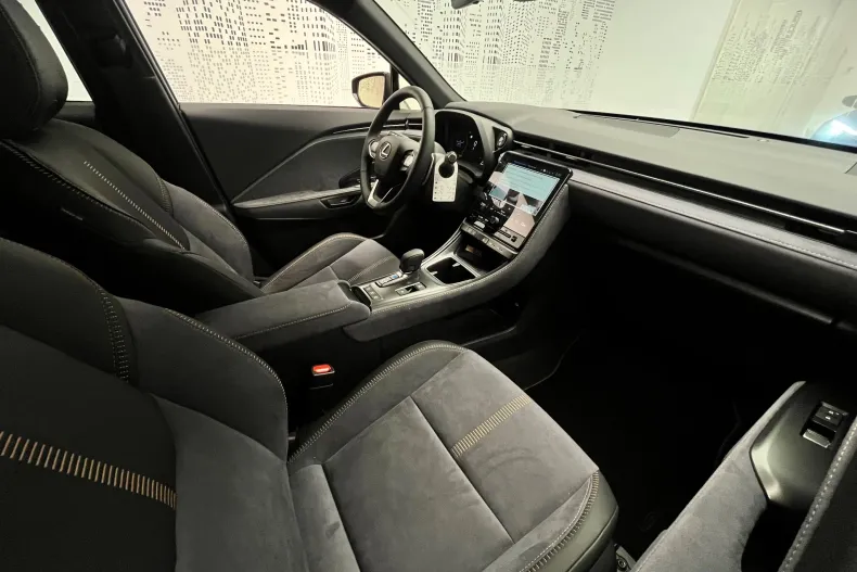 Lexus LBX din 2025 cu 6 km - oferta LEX180109 - foto 16