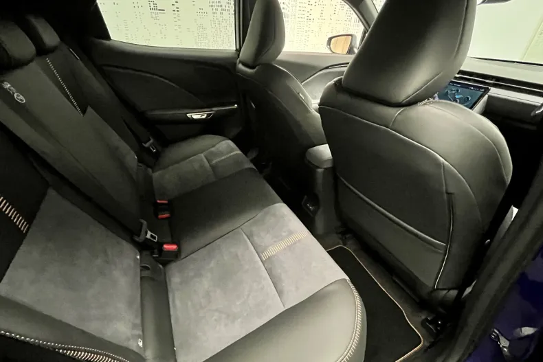 Lexus LBX din 2025 cu 6 km - oferta LEX180109 - foto 35