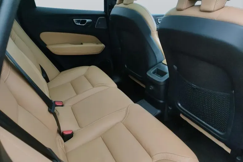 Volvo XC60 din 2021 cu 100.303 km - oferta VOL180141 - foto 7