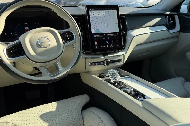 Volvo XC60 din 2025 cu 1.989 km - oferta VOL180165 - foto 11