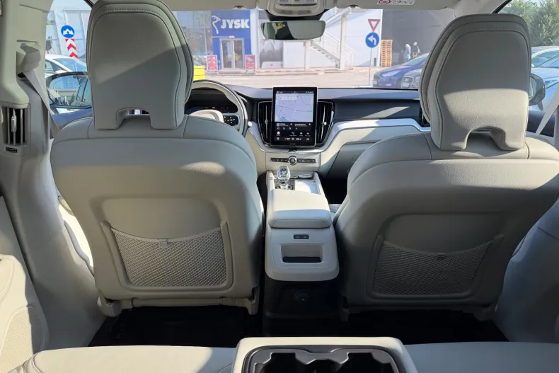 Volvo XC60 din 2025 cu 1.989 km - oferta VOL180165 - foto 13