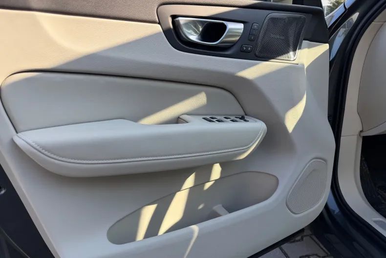 Volvo XC60 din 2025 cu 1.989 km - oferta VOL180165 - foto 15