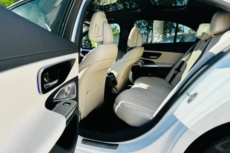 Mercedes-Benz E 200 din 2024 cu 20 km - oferta MER180245 - foto 11