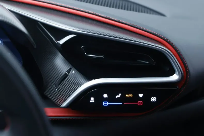 Ferrari 296 GTB din 2024 cu 1.400 km - oferta FER180281 - foto 17