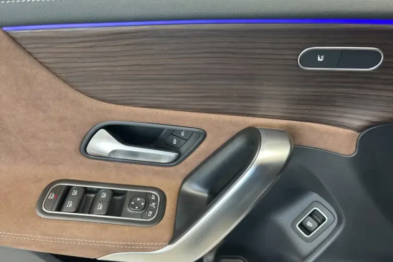 Mercedes-Benz CLA 250 (Clasa CLA) din 2024 cu 7.579 km - oferta MER180282 - foto 16