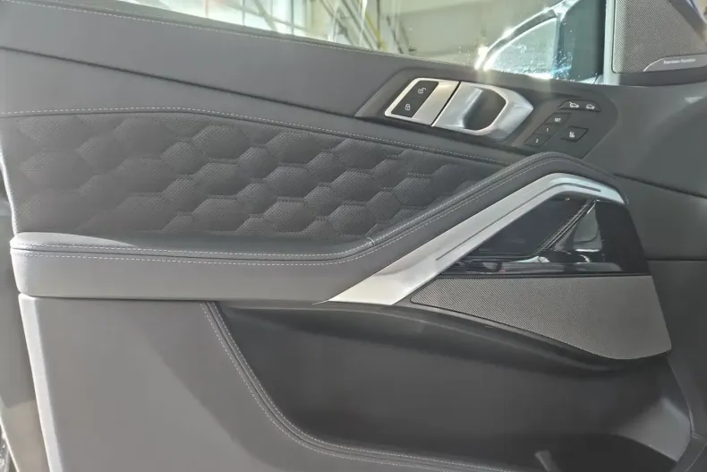 BMW X6 M (Seria X) din 2025 cu 16.363 km - oferta BMW180285 - foto 18