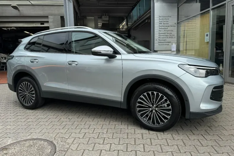 Volkswagen Tiguan din 2024 cu 17.865 km - oferta VOL180303 - foto 10