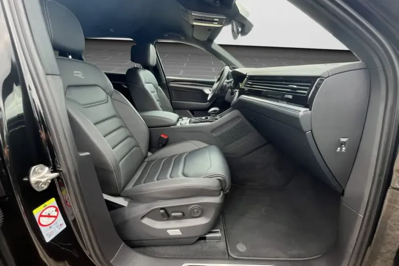 Volkswagen Touareg din 2024 cu 32.300 km - oferta VOL180321 - foto 4