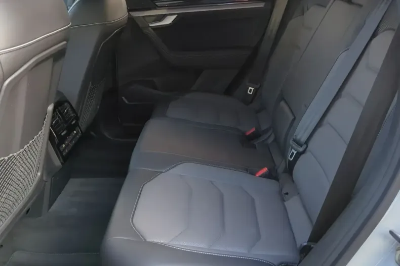 Volkswagen Touareg din 2023 cu 81.900 km - oferta VOL180322 - foto 5