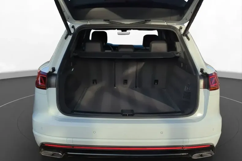 Volkswagen Touareg din 2023 cu 81.900 km - oferta VOL180322 - foto 10