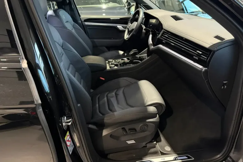 Volkswagen Touareg din 2023 cu 69.204 km - oferta VOL180333 - foto 13