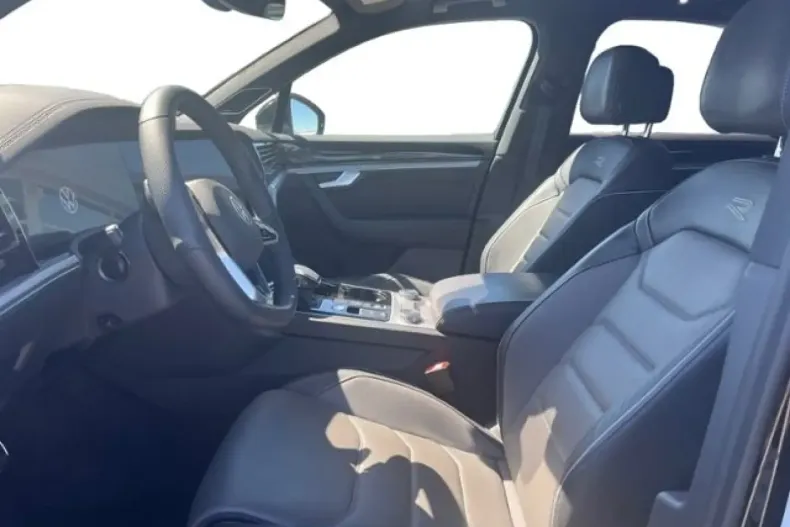 Volkswagen Touareg din 2023 cu 67.700 km - oferta VOL180338 - foto 9