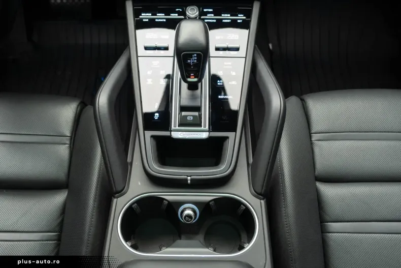 Porsche Cayenne din 2023 cu 68.302 km - oferta POR180358 - foto 20