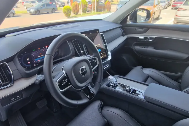 Volvo XC90 din 2025 cu 2.775 km - oferta VOL180359 - foto 12