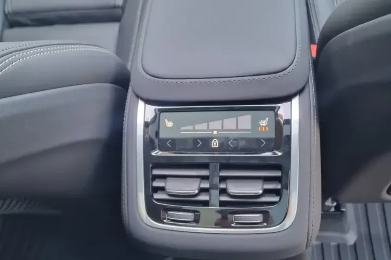 Volvo XC90 din 2025 cu 2.775 km - oferta VOL180359 - foto 33