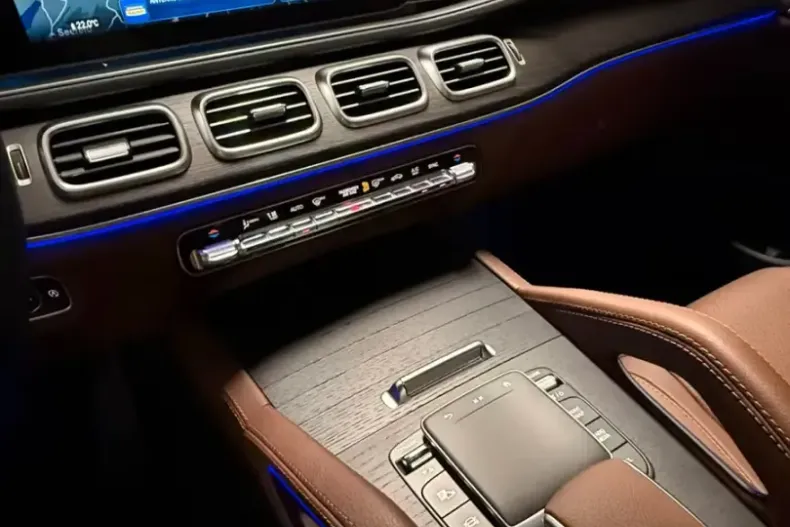 Mercedes-Benz GLC 300 (Clasa GLC) din 2025 cu 50 km - oferta MER180361 - foto 9