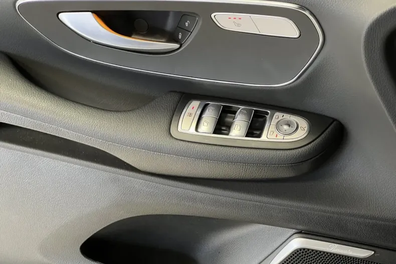 Mercedes-Benz V 300 (Clasa V) din 2023 cu 43.726 km - oferta MER180368 - foto 23