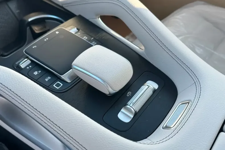 Mercedes-Benz GLC 300 (Clasa GLC) din 2026 cu 70 km - oferta MER180375 - foto 8