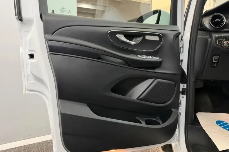 Mercedes-Benz V 300 (Clasa V) din 2022 cu 77.000 km - oferta MER180389 - foto 9