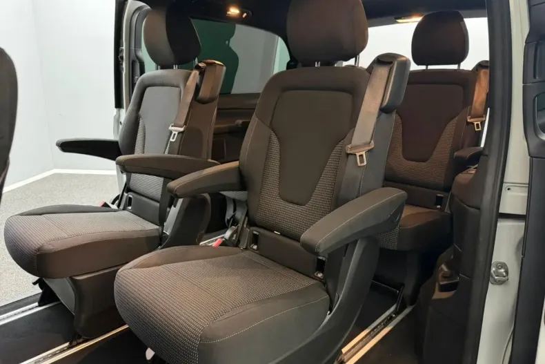 Mercedes-Benz V 300 (Clasa V) din 2022 cu 77.000 km - oferta MER180389 - foto 13