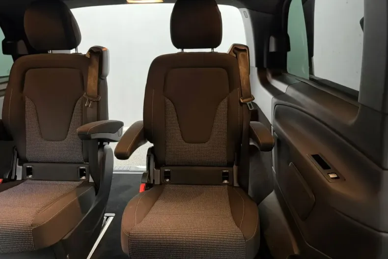 Mercedes-Benz V 300 (Clasa V) din 2022 cu 77.000 km - oferta MER180389 - foto 14