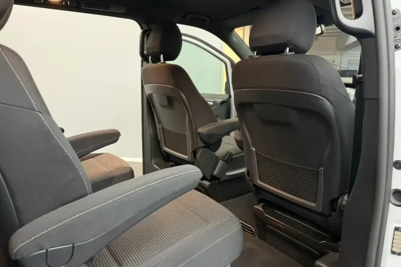 Mercedes-Benz V 300 (Clasa V) din 2022 cu 77.000 km - oferta MER180389 - foto 22